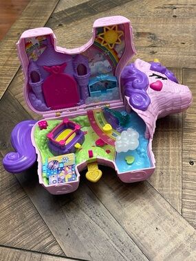 Polly Pocket Unicorn Party Playset (model GVL88)